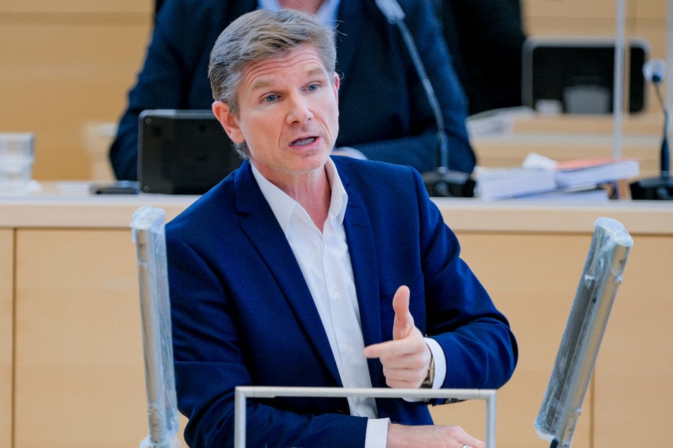 Gesundheitsminister Heiner Garg (55, FDP) will ab März auch Lehrer und Erzieher eine Impfung ermöglichen.