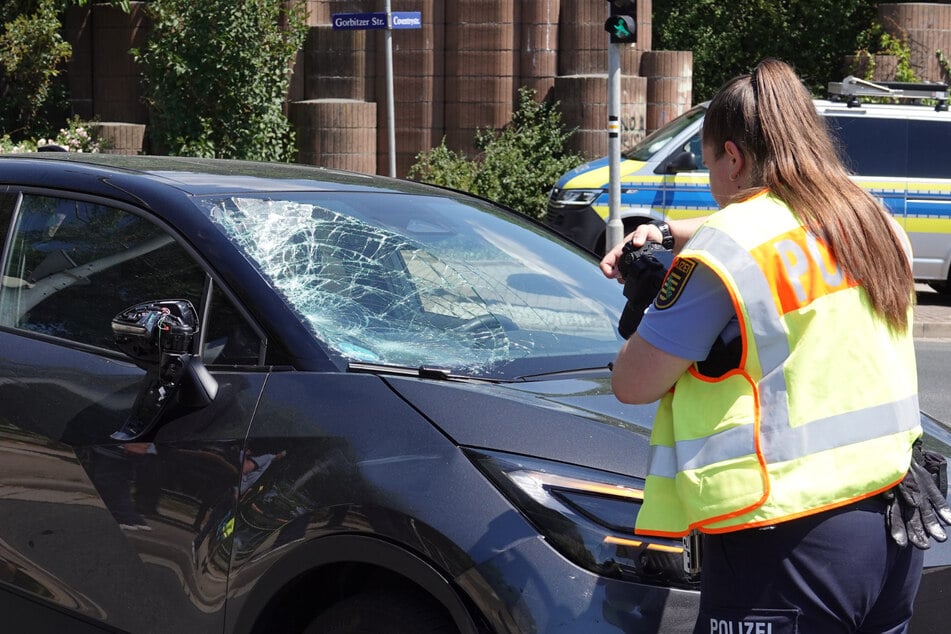 Die Polizei ermittelt zur Unfallursache.