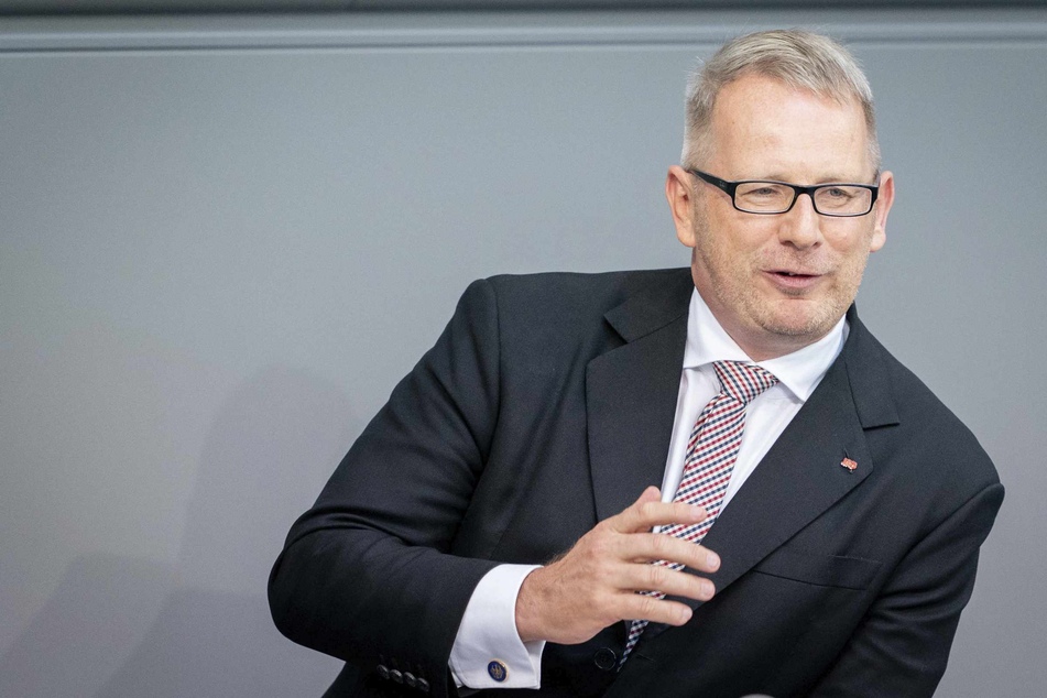 Beim ehemaligen SPD-Bundestagsabgeordneten Johannes Kahrs (58) sollen in einem Schließfach 200.000 Euro in bar gefunden worden sein. (Archivbild)