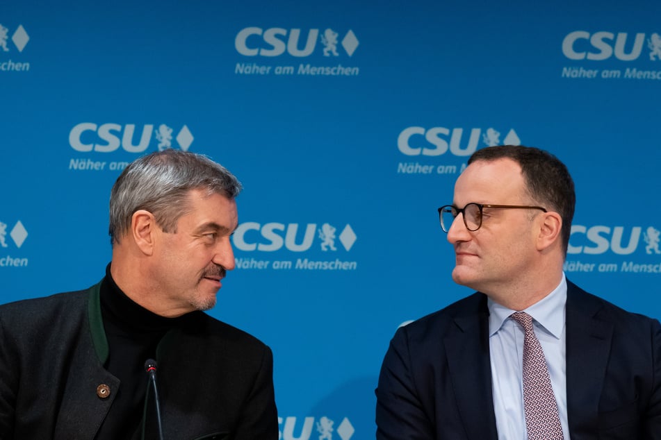 Markus Söder (59, CSU, l.) unterstützt Jens Spahn (46, CDU) nach seinem Rücktritt.