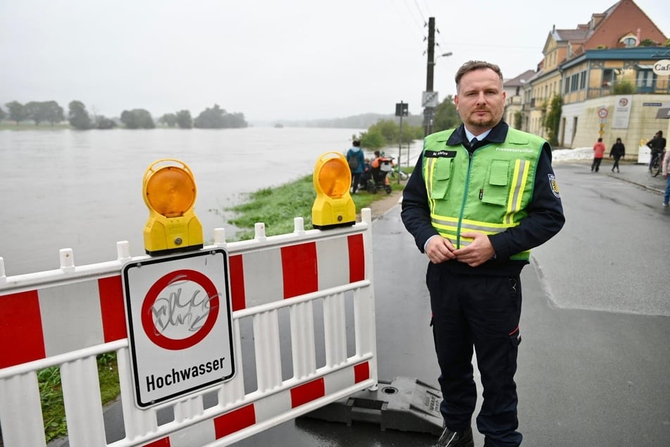 Michael Klahre (44) hat sich einen Eindruck von der Situation am Laubegaster Ufer verschafft.