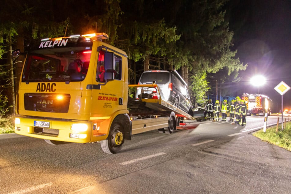 Beide Autos mussten abgeschleppt werden.