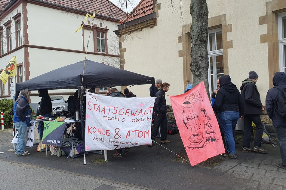 Am 31. Januar gab es vor dem Amtsgericht Grevenbroich Proteste gegen den Prozess des Klimaaktivisten.