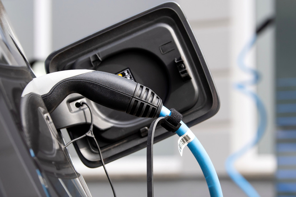 Die Versorgung mit öffentlichen Ladesäulen spielt bei der Verbreitung von Elektroautos offenbar keine entscheidende Rolle. (Symbolbild)