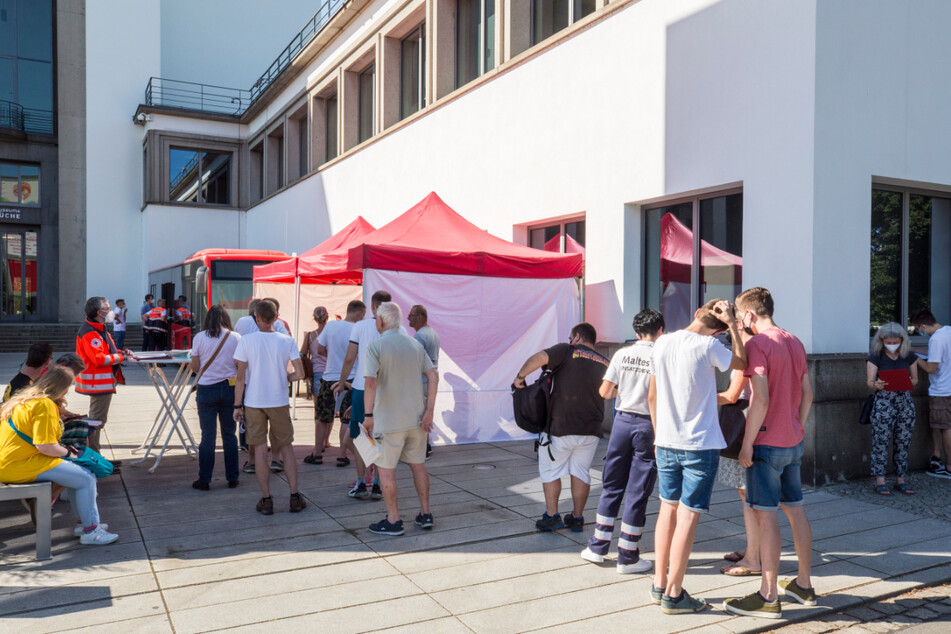 Am Hygiene-Museum Dresden stand gestern der Impfbus für Spontan-Impflinge bereit.