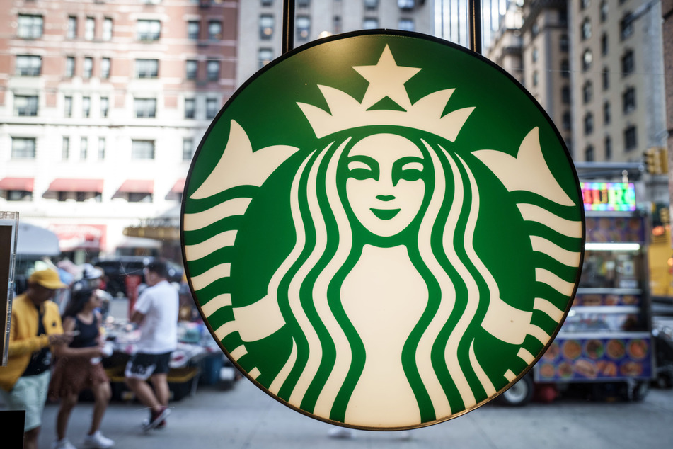 Die Kaffeehaus-Kette Starbucks muss sich mit einer Kunden-Klage herumärgern.