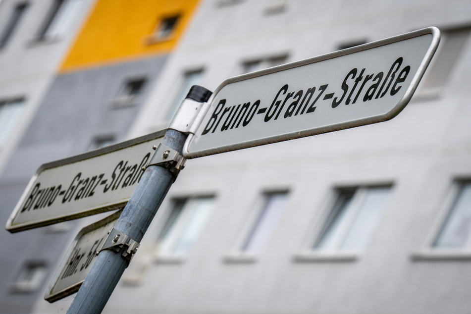 Der Angeklagte wollte einen schlafenden Saufkumpan aus seiner Wohnung in der Bruno-Granz-Straße herausschmeißen - mithilfe der Polizei.