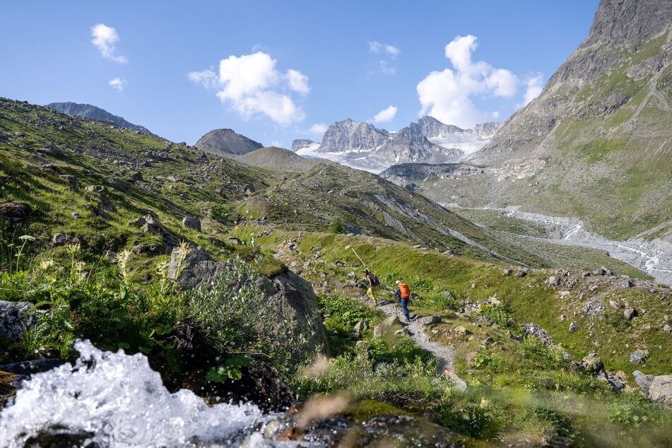 Die 26-jährige Wanderin wurde am Mittwochvormittag tot in Österreich gefunden. (Symbolbild)