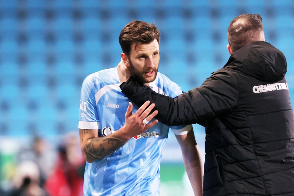 CFC-Trainer Benjamin Duda (37, r.) hofft, dass Dejan Bozic (33) gegen Jena rankann.