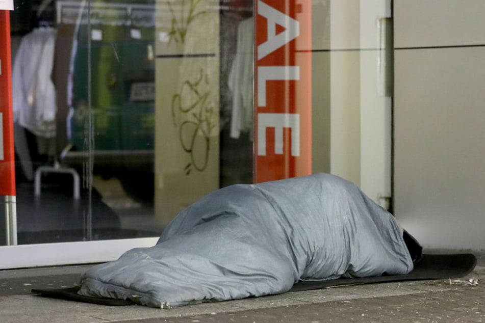 Der russische Angriffskrieg gegen die Ukraine hat die Zahl der Wohnungslosen in NRW deutlich ansteigen lassen. (Symbolbild)