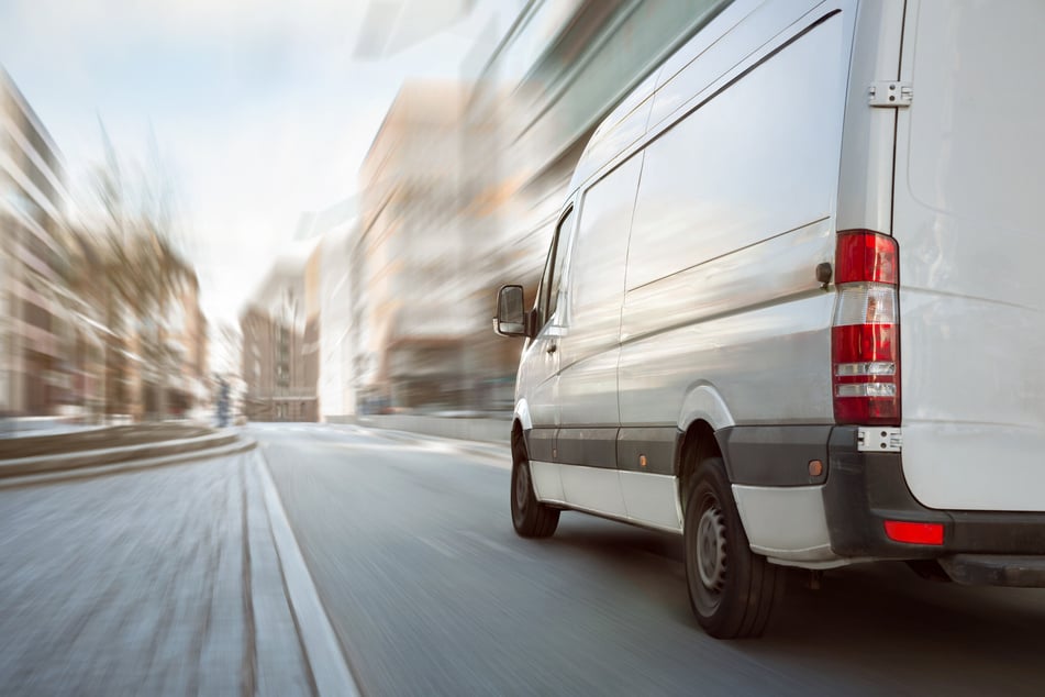 Der polizeibekannte 34-Jährige wurde in einem Transporter eingesperrt. Später landete er in Polizeigewahrsam. (Symbolbild)