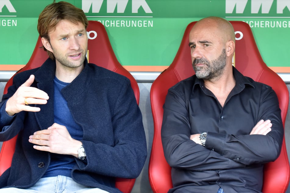 Bayer-Sportdirektor Simon Rolfes (38, l.) und Trainer Peter Bosz (56) müssen in Zukunft gleich auf zwei wichtige Offensiv-Akteure verzichten.