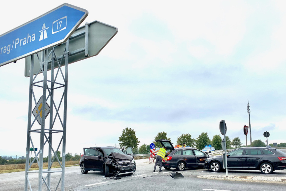 An der Autobahnauffahrt zur A17 Höhe B172a krachte es am Montagnachmittag.