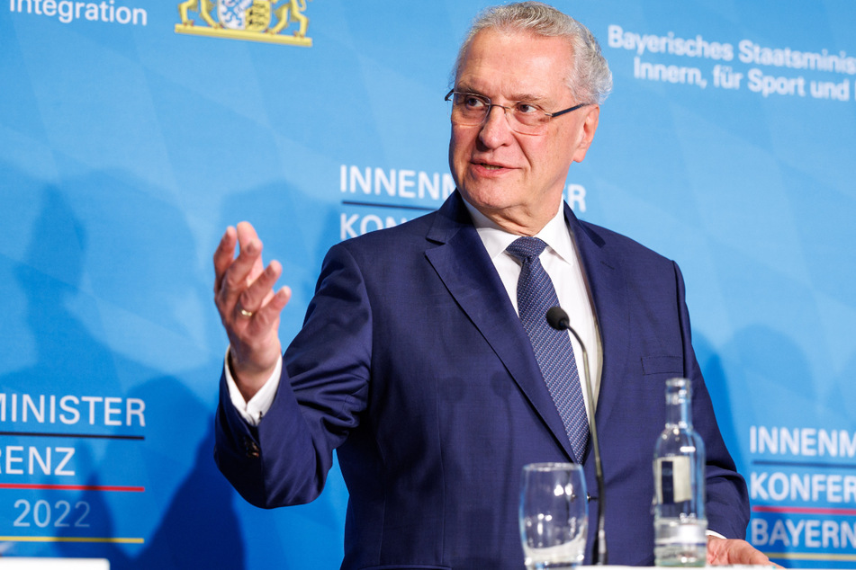 Bayerns Innenminister Joachim Herrmann (66, CSU) fordert mehr Unterstützung seitens der Bundesregierung.