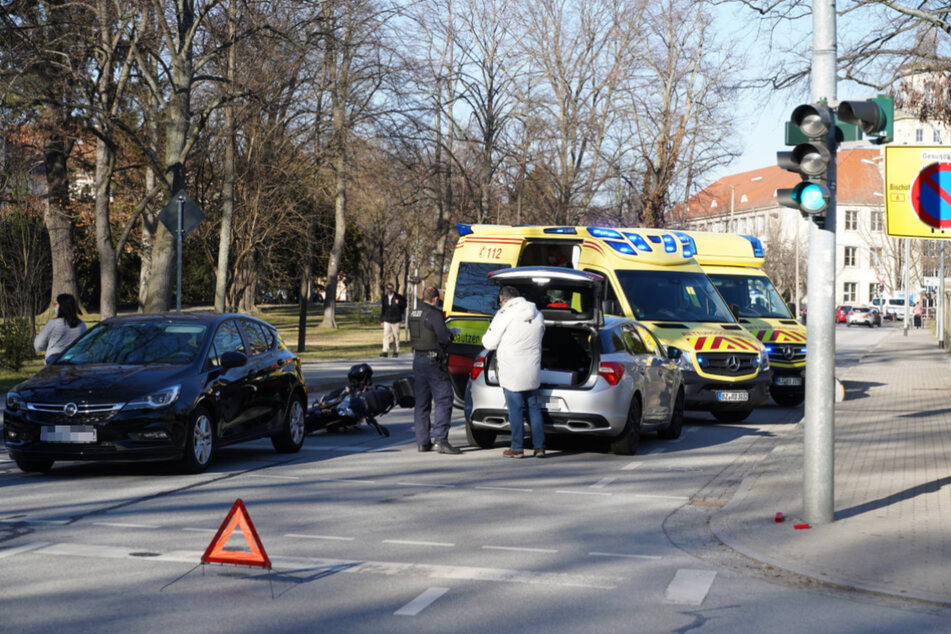 Die Unfallstelle wurde von der Feuerwehr gesichert.