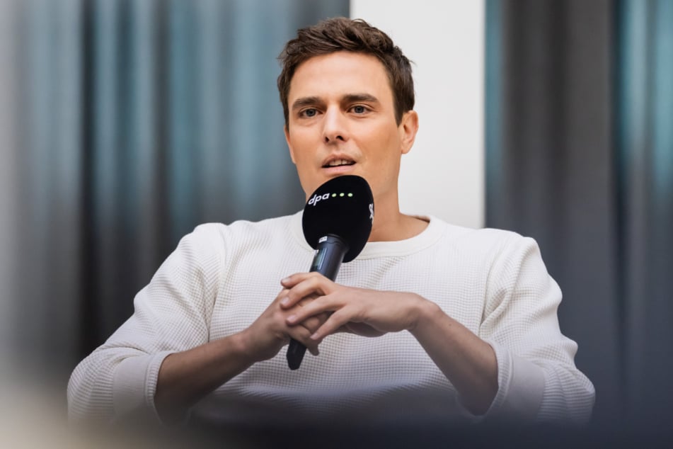 Der 46-Jährige wird immer wieder angefeindet. Nun muss seine geplante Late-Night-Show in Berlin unter erhöhten Sicherheitsvorkehrungen stattfinden. (Archivfoto)