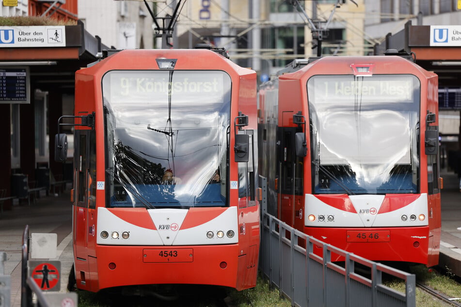 In Köln ist ein Rollstuhlfahrer mit einer Stadtbahn kollidiert. (Symbolbild)