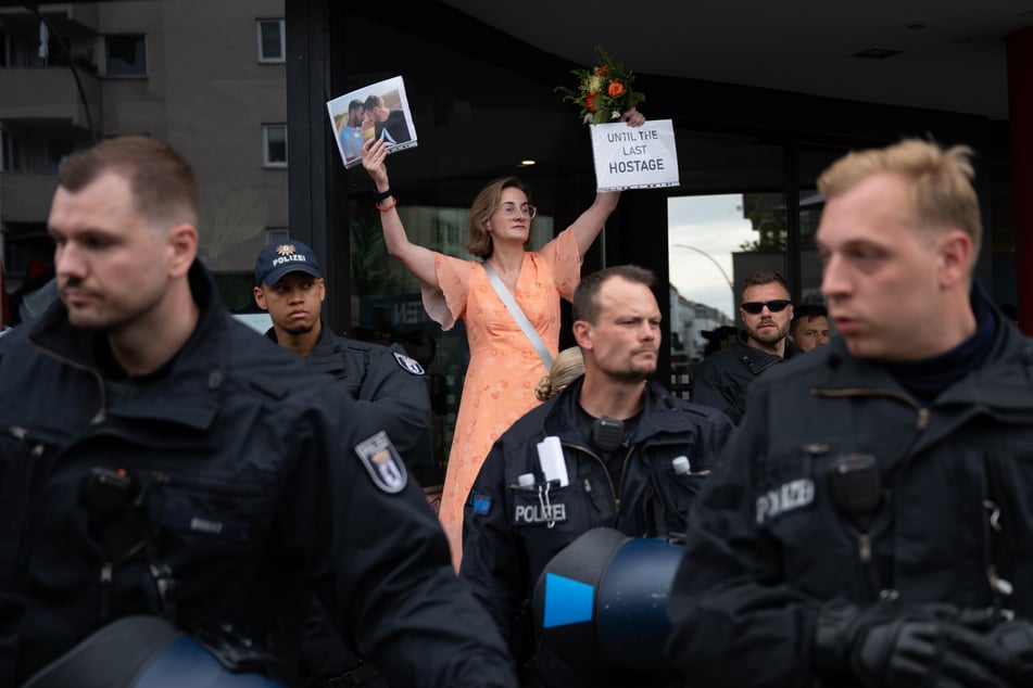 Karoline Preisler (54) wurde von Polizisten begleitet. (Archivbild)