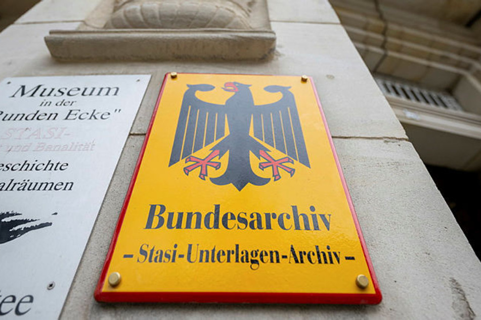 Im Bundesarchiv für Stasi-Unterlagen findet am Samstag eine Lesung unter dem Motto "Betreten auf eigene Gefahr - Punk im Osten" statt.