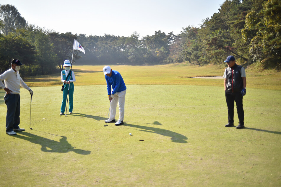 The North Korean leadership is interested in a golf, reportedly even establishing a "department of golf" at a university in Pyongyang.