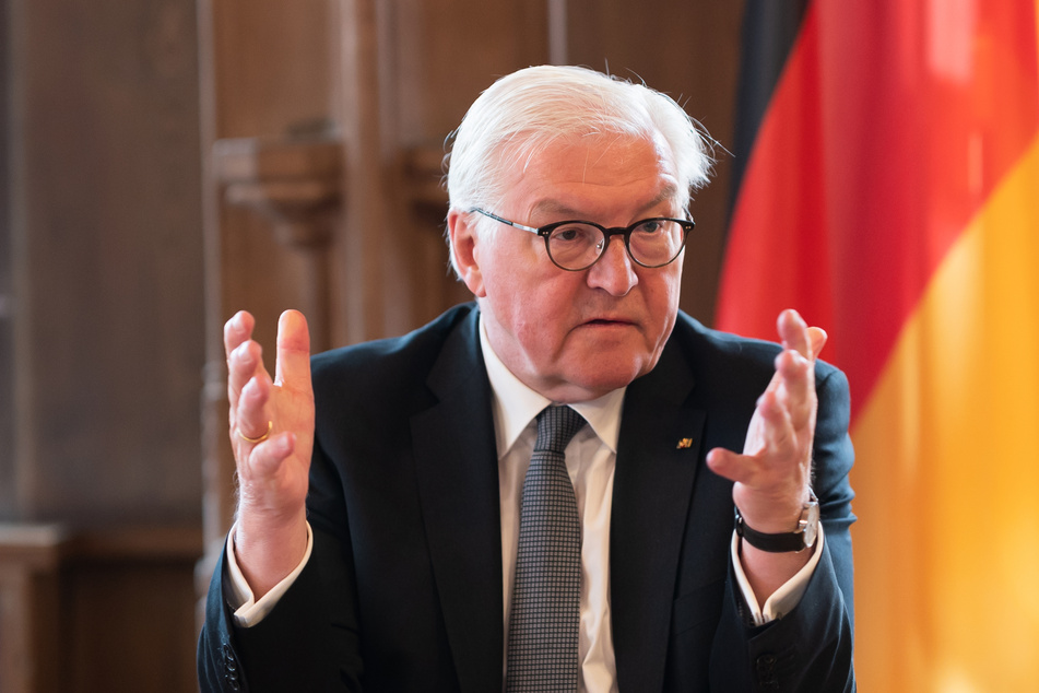 Bundespräsident Frank-Walter Steinmeier (66) hat sich für die Einführung eines sozialen Pflichtdienstes ausgesprochen.