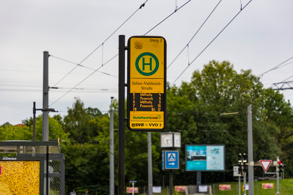 Im kommenden Jahr soll die Haltestelle "Julius-Vahlteich-Straße" fertig begrünt sein.