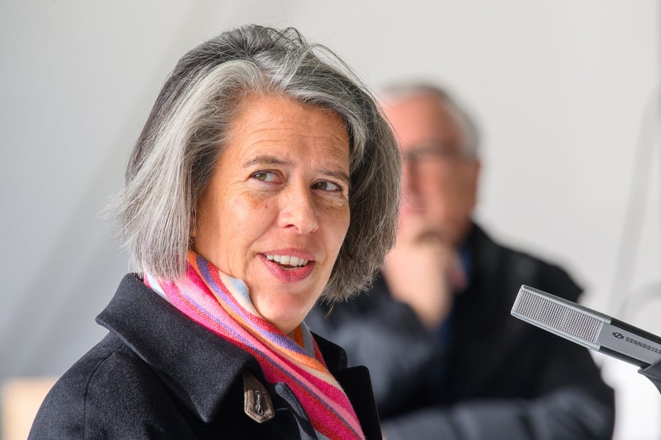 Innenministerin Tamara Zieschang (55, CDU) hat die E-Autos der Landespolizei übergeben.