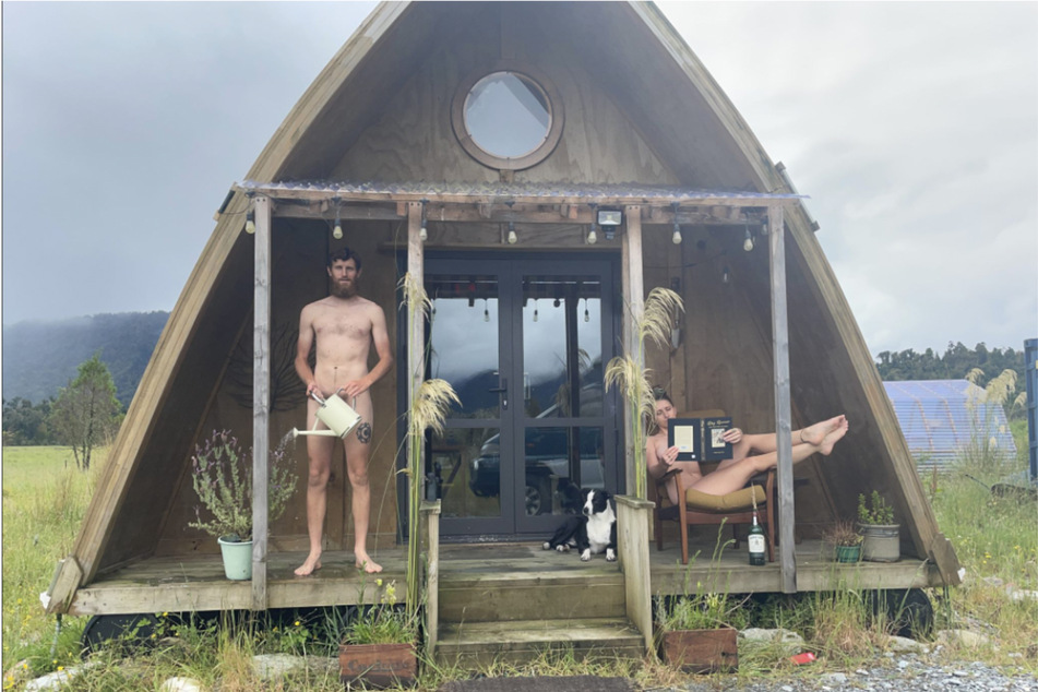 Paar nutzt Nacktbilder, um Haus zu verkaufen