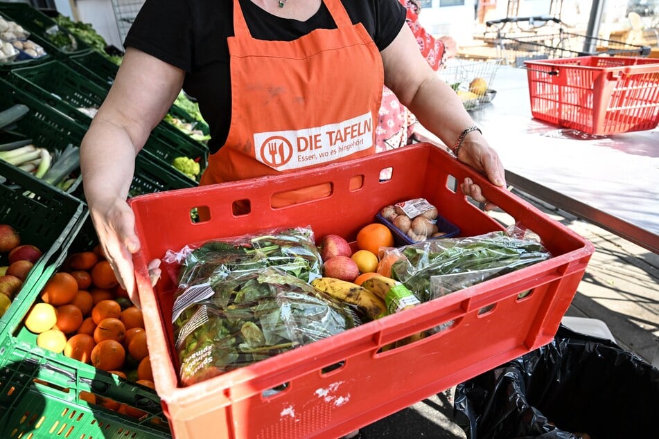 Der Druck auf die Tafeln in Sachsen nimmt zu. Inzwischen müssen sie mit bis zu 40 Prozent weniger Lebensmittelspenden klarkommen.