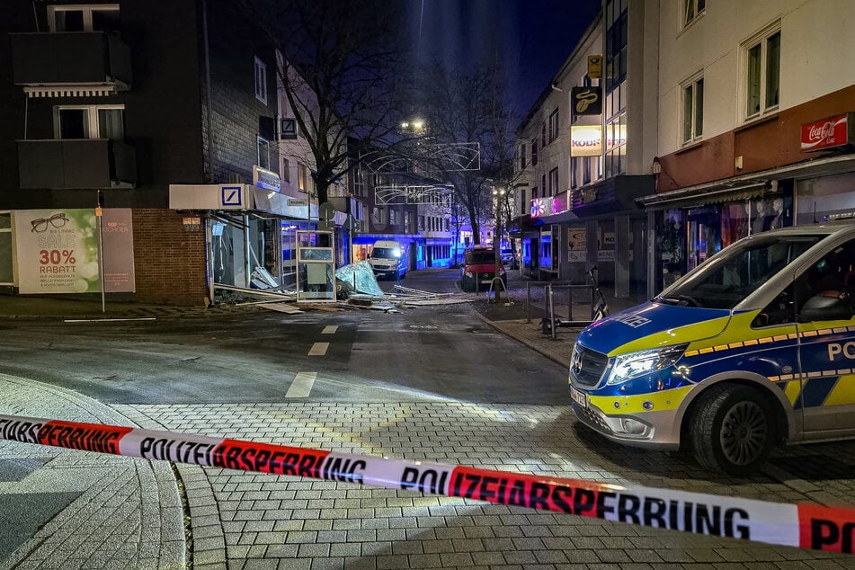 Die Explosion ereignete sich gegen 2.30 Uhr auf der Lüttringhauser Straße im Ortsteil Ronsdorf.