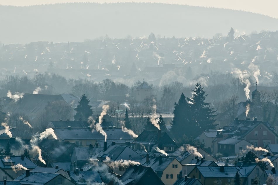 Im Winter steigt der Feinstaubanteil in der Luft vor allem durch Kamine und vermehrtem Verkehr. (Symbolbild)