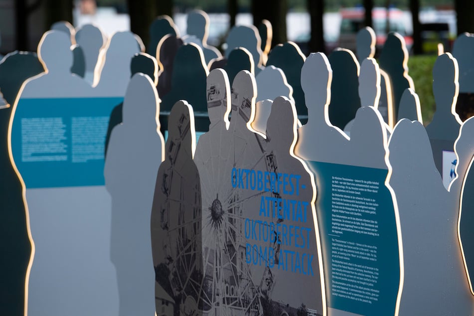 Das neue Dokumentationszentrum ist vor Beginn der Gedenkfeier zum 40. Jahrestag des rechtsterroristischen Attentats auf das Oktoberfest an der Theresienwiese zu sehen.