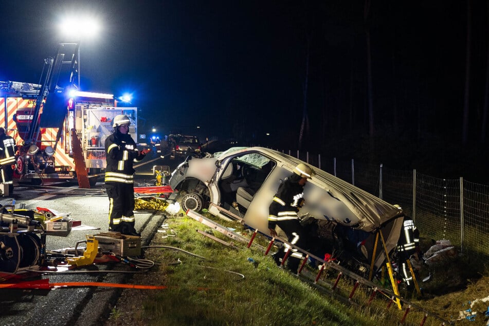 Unfall A: Feuerball auf der A10: Suff-Fahrer hinterlässt Trümmerfeld mit Schwerverletzten