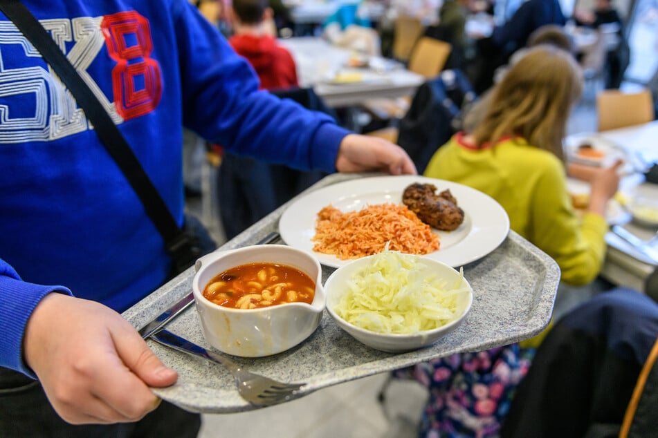 Zu viel Fett, Fleisch und Nudel-Einerlei - beim Kochen für Kinder fehlt vielen Gastronomen Fantasie, bedauern Verbraucherschützer. (Symbolfoto)