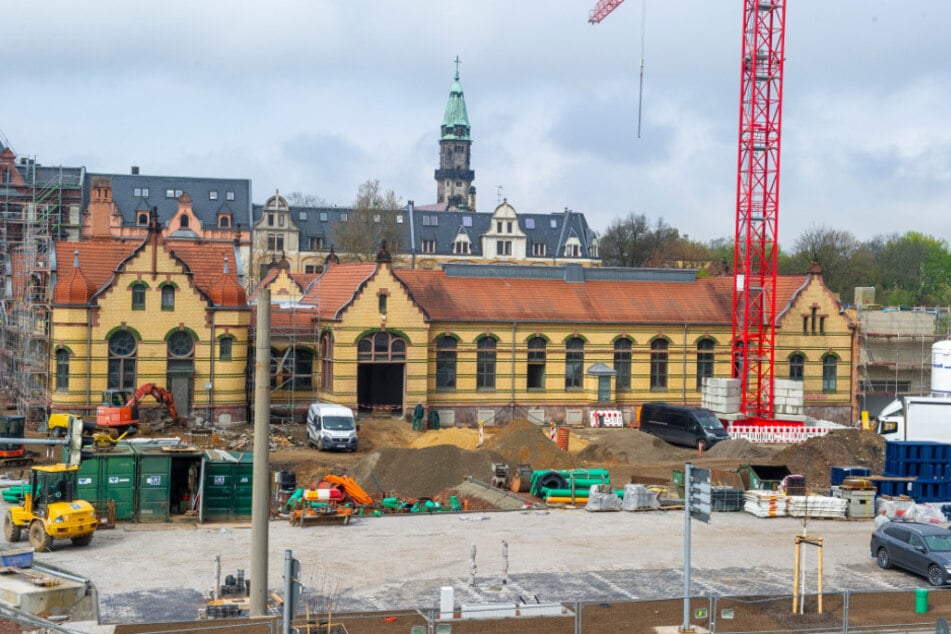 Bald beginnt der Innenausbau im denkmalgeschützten Krankenstift (bald REWE) an der Zwickauer Bahnhofstraße.