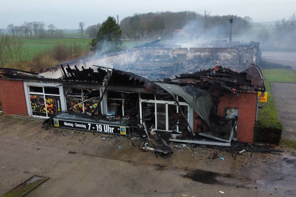 Nach Großbrand im Edeka-Supermarkt - Polizei wendet sich an Bevölkerung!