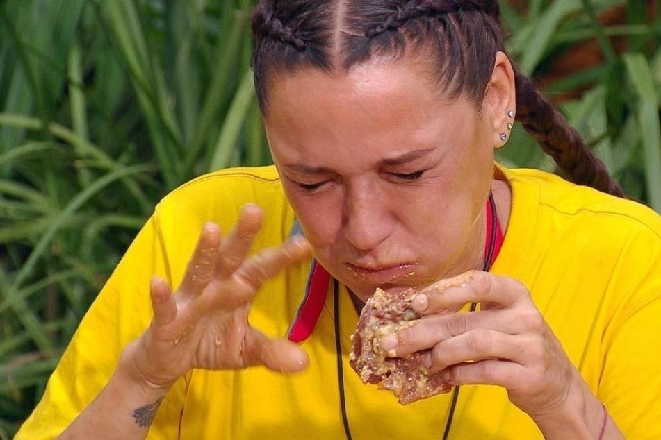 Simone Ballack (49) hielt sich bislang im Dschungelcamp eher bedeckt.