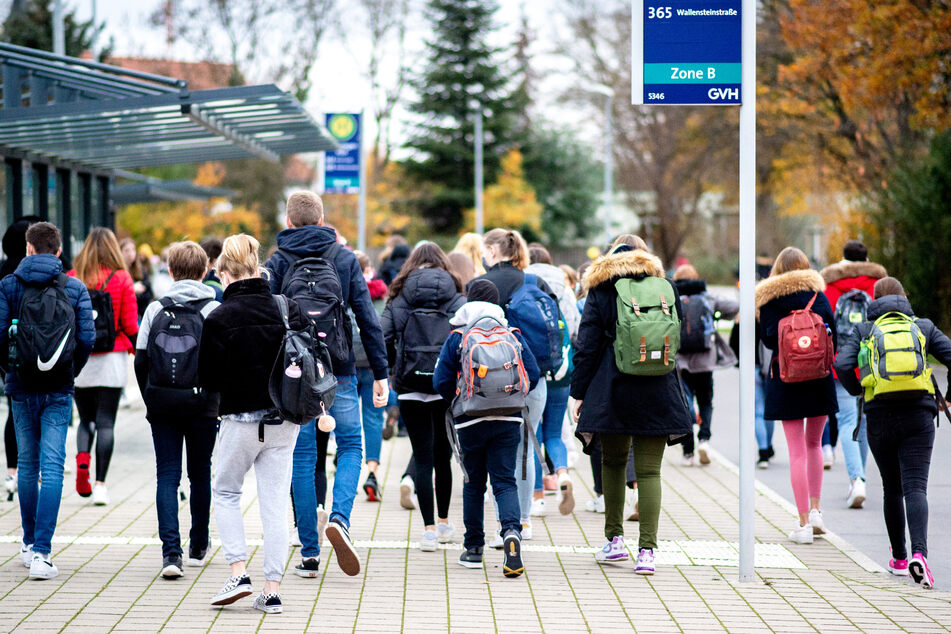 An Hamburgs Schulen sind mit Wochenstart alle Jahrgänge zurück in den Klassenräumen.