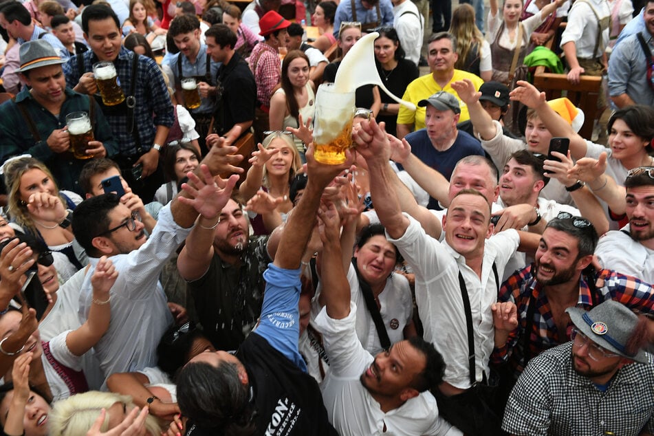 Das Münchner Oktoberfest lockt jedes Jahr Besucher aus der ganzen Welt an.