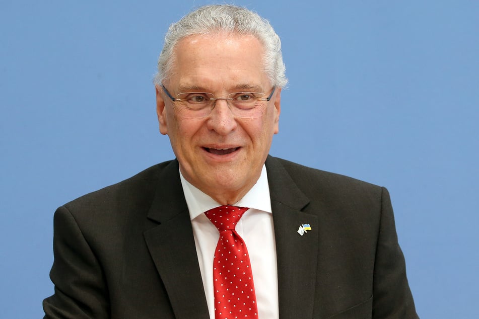 Bayerns Innenminister Joachim Herrmann (68, CSU) spricht von einer deutschlandweit einmaligen Personalverstärkung.