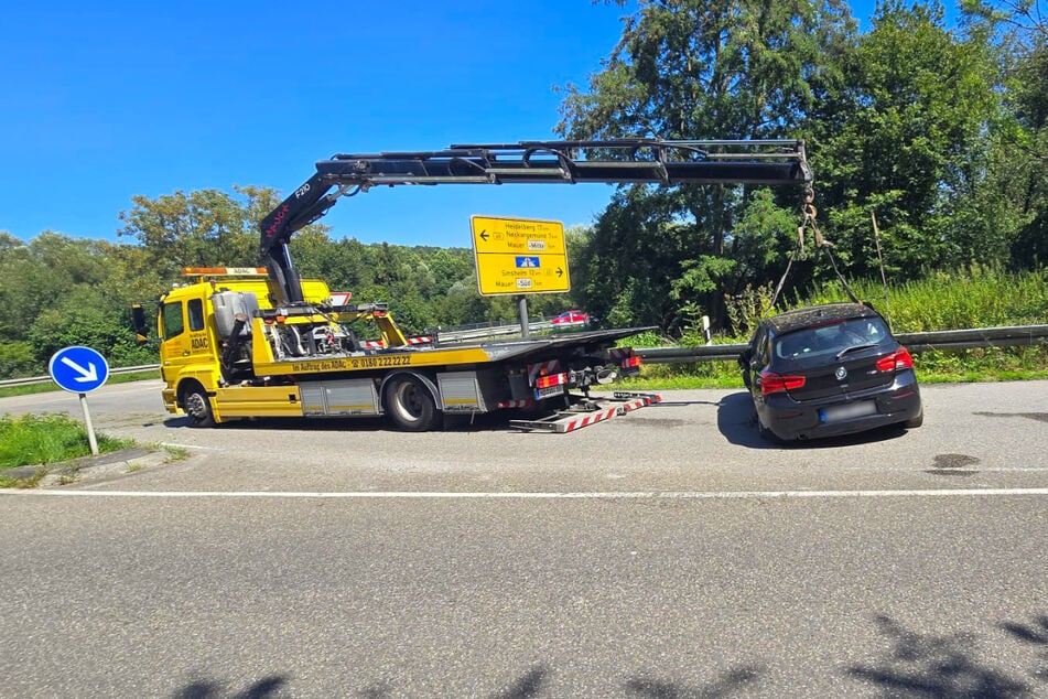 Das Unfallwrack musste abgeschleppt werden.