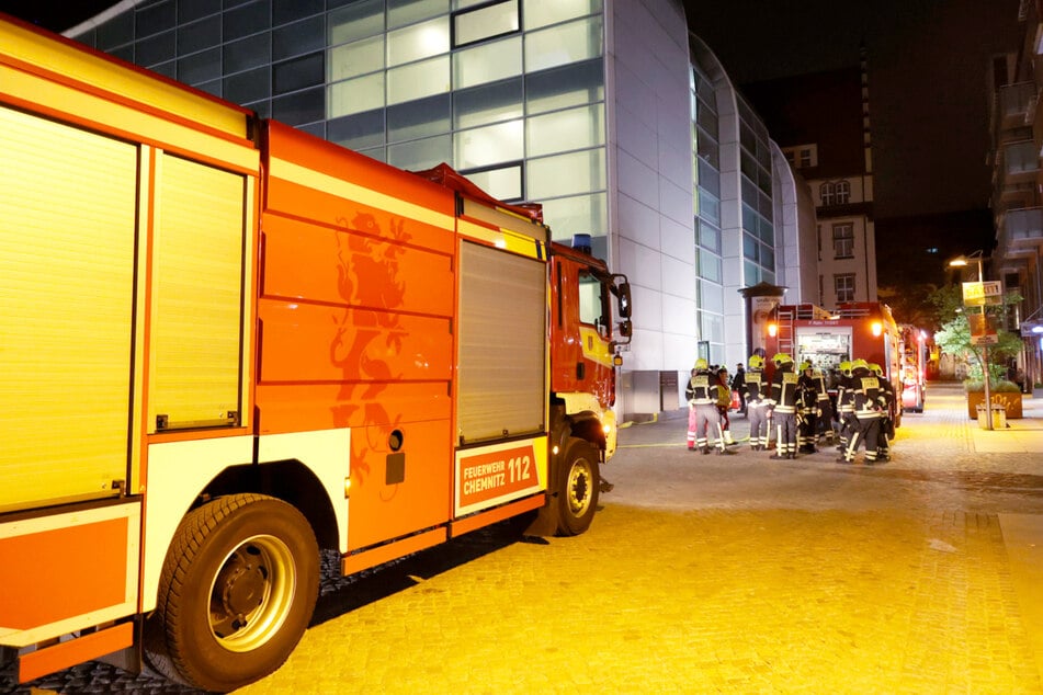 Feuerwehreinsatz in der Chemnitzer Innenstadt. Im Peek &amp; Cloppenburg schlug die Brandmeldeanlage an.