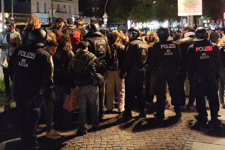 Die Polizei löste die unangemeldete propalästinensische Ansammlung in Berlin-Neukölln auf.