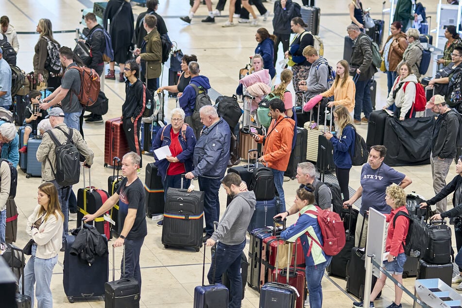 Seit knapp einer Woche kämpft der Hauptstadtflughafen BER bereits mit den Folgen der Cyberattacke.