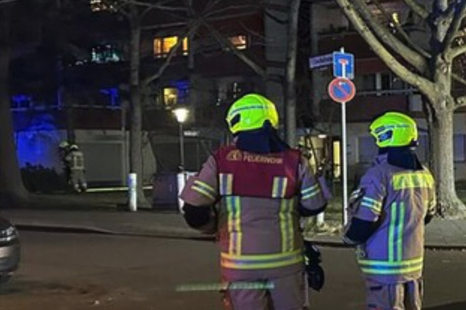 Berlin: Hochhausbrand in Spandau! Senioren bekommen Sicherheit in BVG-Bus