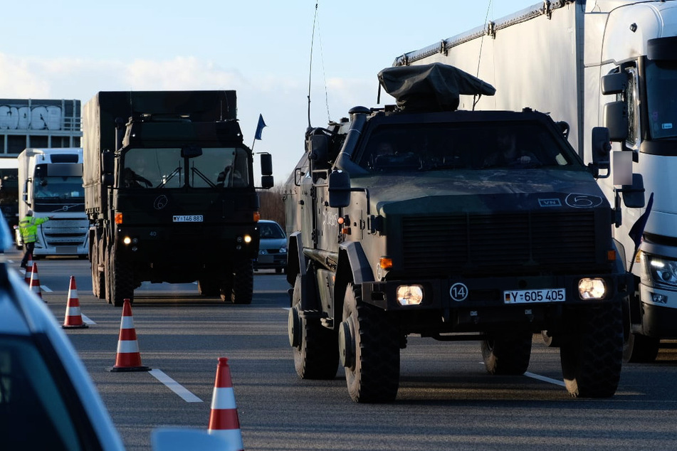 Der Konvoi ist im Rahmen der Nato-Übung "Steadfast Defender" ("Standhafter Verteidiger") unterwegs.