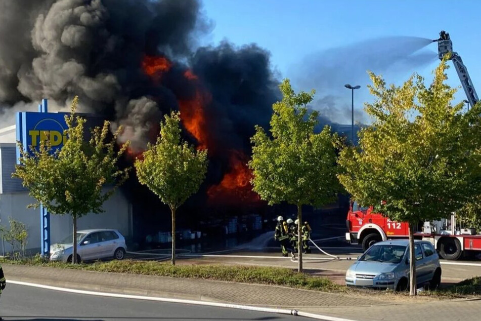 Völlig zerstört: Einkaufsmarkt in Wolfenbüttel abgebrannt!