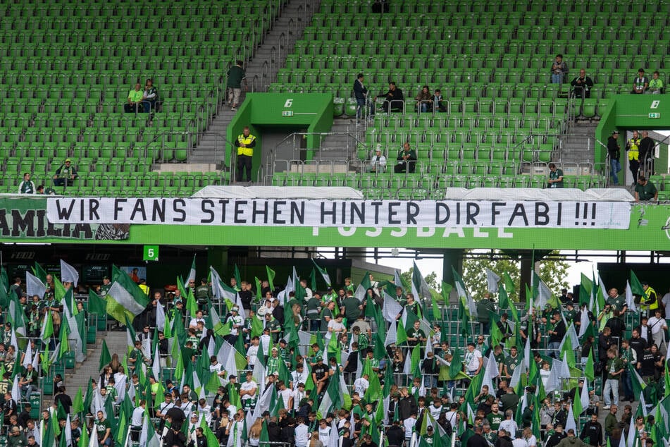 Dieses Transparent zur moralischen Unterstützung Reese' hissten Wolfsburgs Fans vor Anpfiff.