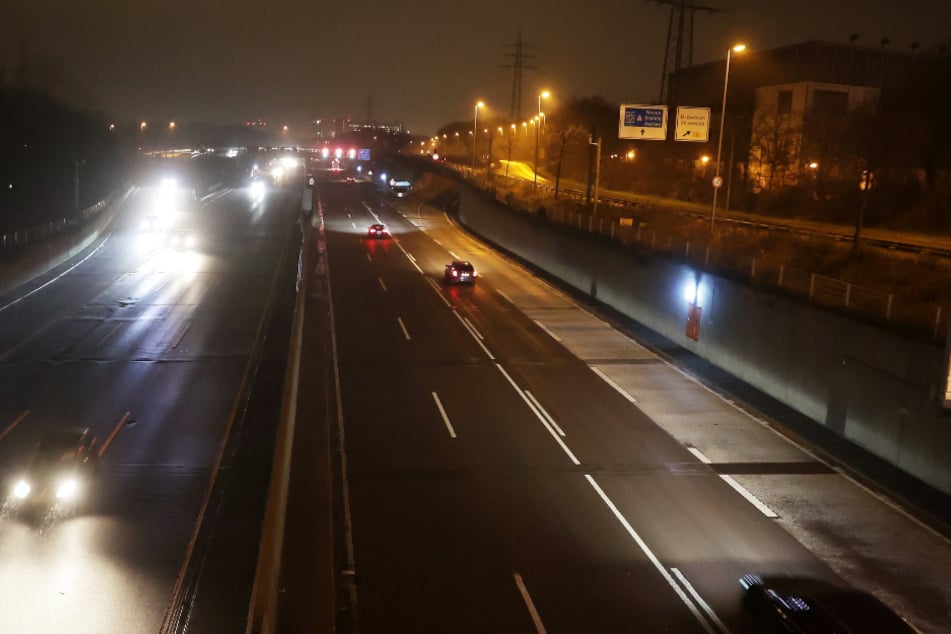 Geisterfahrer (82†) tot und mehrere Verletzte: A46 bei Düsseldorf stundenlang gesperrt