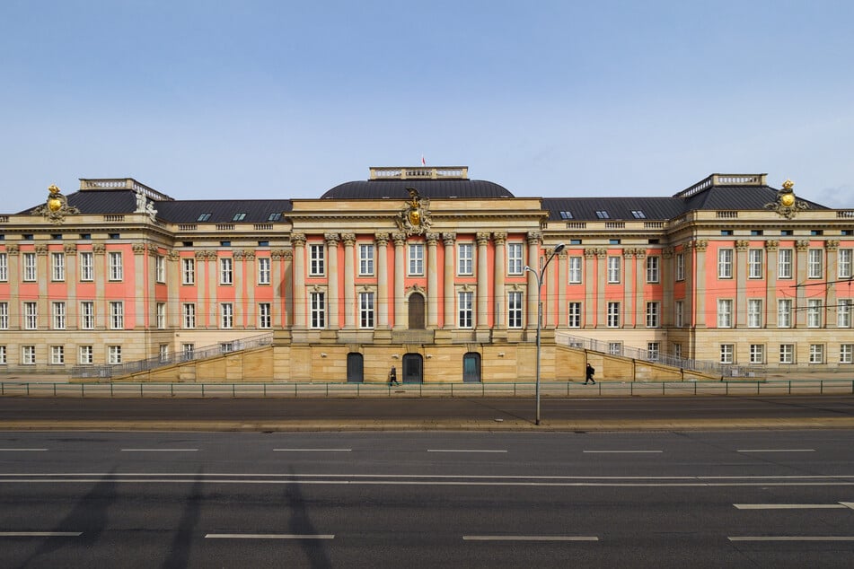 "Compact"-Chefredakteur Jürgen Elsässer will auf Einladung der AfD am Mittwoch im Potsdamer Landtag ausführlicher über die Verhandlung reden.
